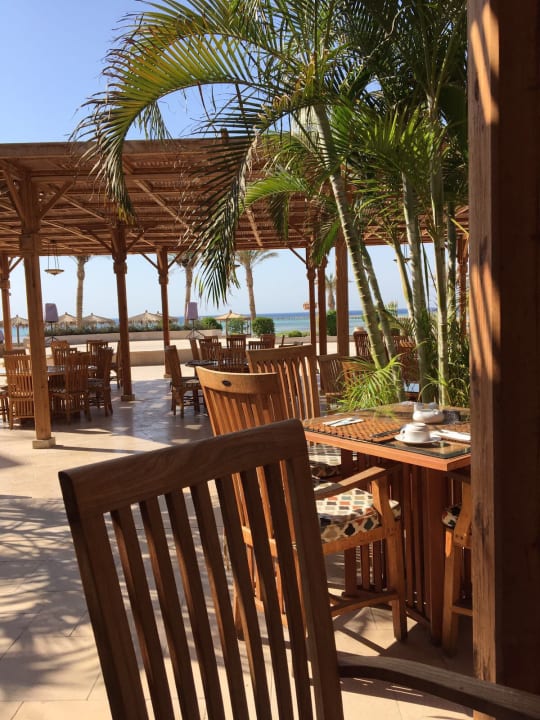 Restaurant The Breakers Diving & Surfing Lodge