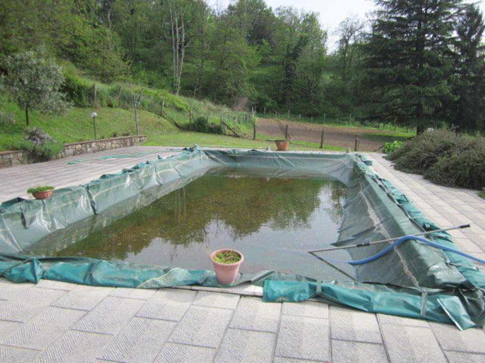Pool nach der Winterpause Apartments Agriturismo Belvedere