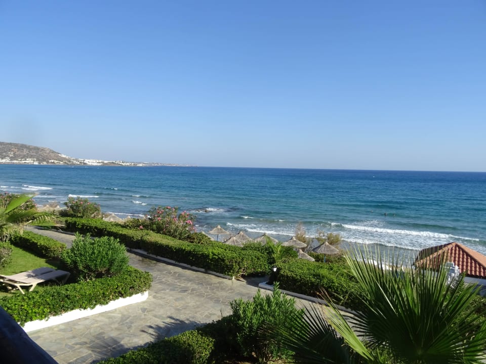 Ausblick vom Zimmerbalkon Alexander Beach Hotel & Village Resort