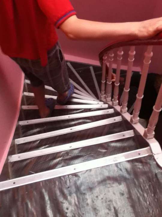 Treppe steil Midi Station Hotel