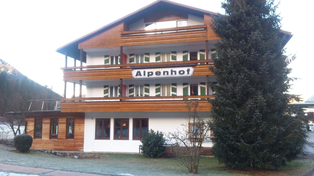 Außenansicht Alm- & Wellnesshotel Alpenhof