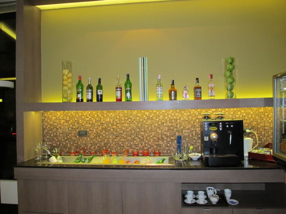 Getränkeauswahl in der Lounge Hotel Novotel Bangkok On Siam Square