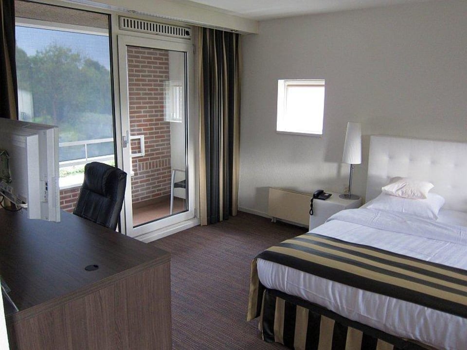 Schlaf- und Arbeitsbereich der Business Suite Hotel Mitland