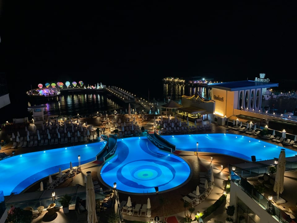 Ausblick Azura Deluxe Resort & Spa Hotel