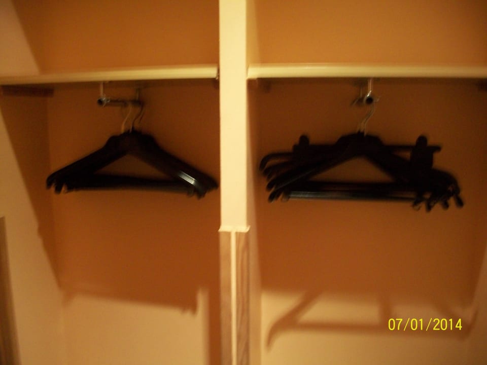 Wardrobe Hotel Comté de Nice