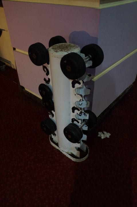 Fitnessraum, Verrostete Zubehör Armas Gül Beach