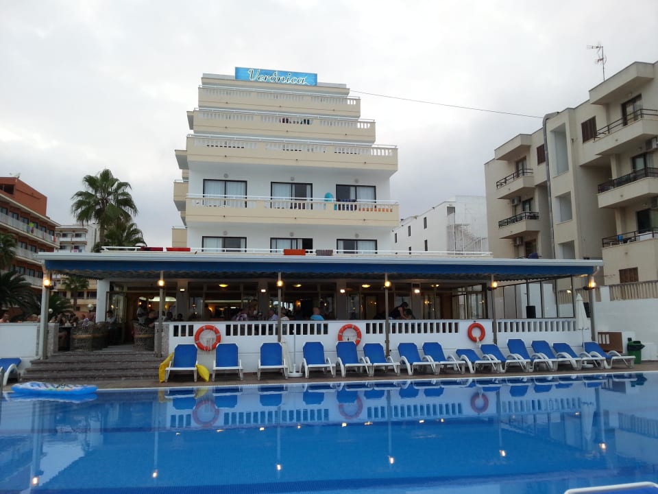 Von der Promenade aus gesehen R2 Veronica Beach Hotel