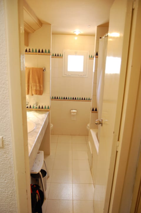 Zimmer "H09": Bad mit winzigen Fenster Hotel El Mouradi Djerba Menzel