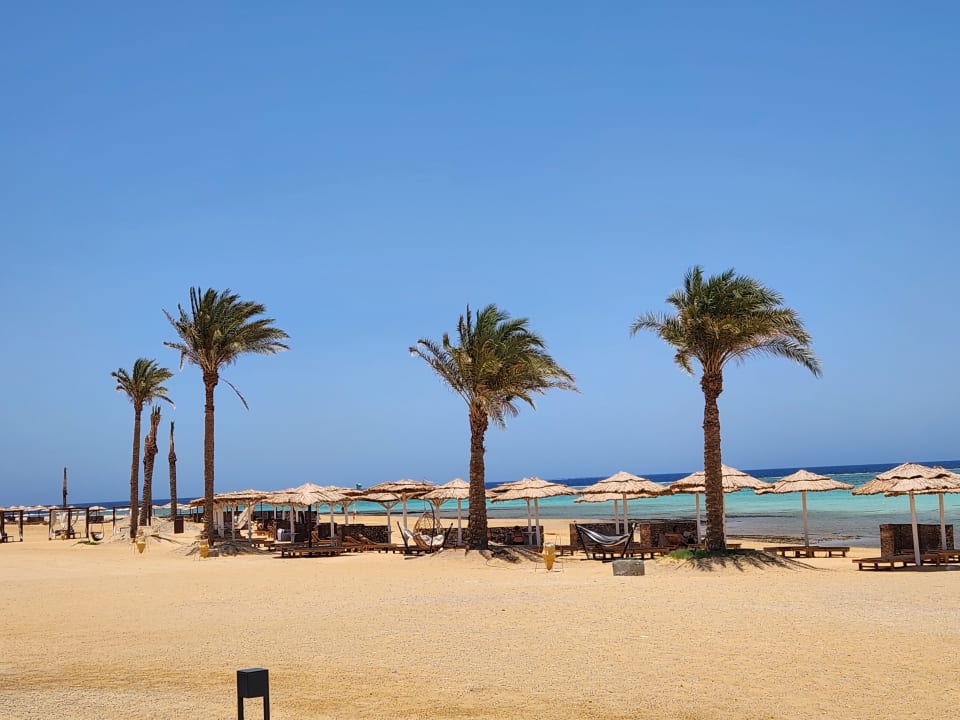 Strand True Beach Resort