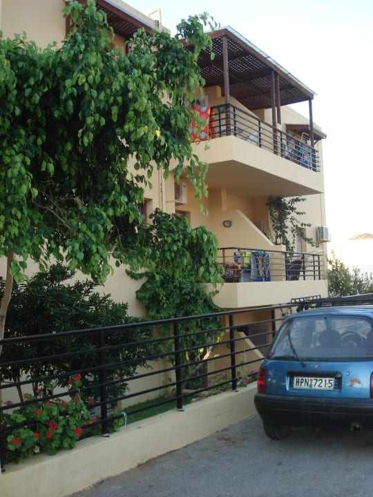 Seitlicher Blick auf das Hotel Hotel Latania Apartments