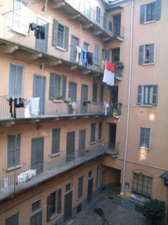 Innenhofaussicht aus dem Hotelfenster Hotel Roxy