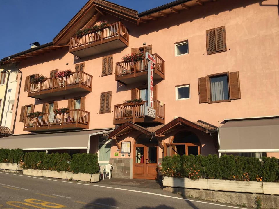 Hotel an der Straße Hotel Alle Piramidi