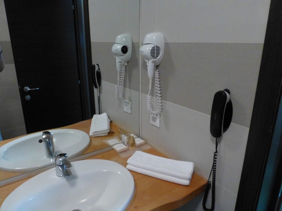 Gut ausgestattetes Badezimmer Grand Hotel Balvanyos