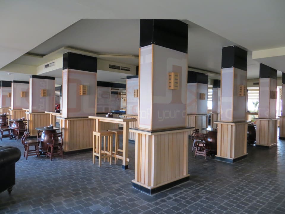 Eine der Bars Beach Albatros Resort