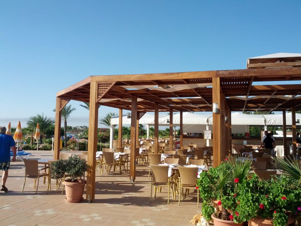 Das Dach wurde vergrößert Asterias Beach