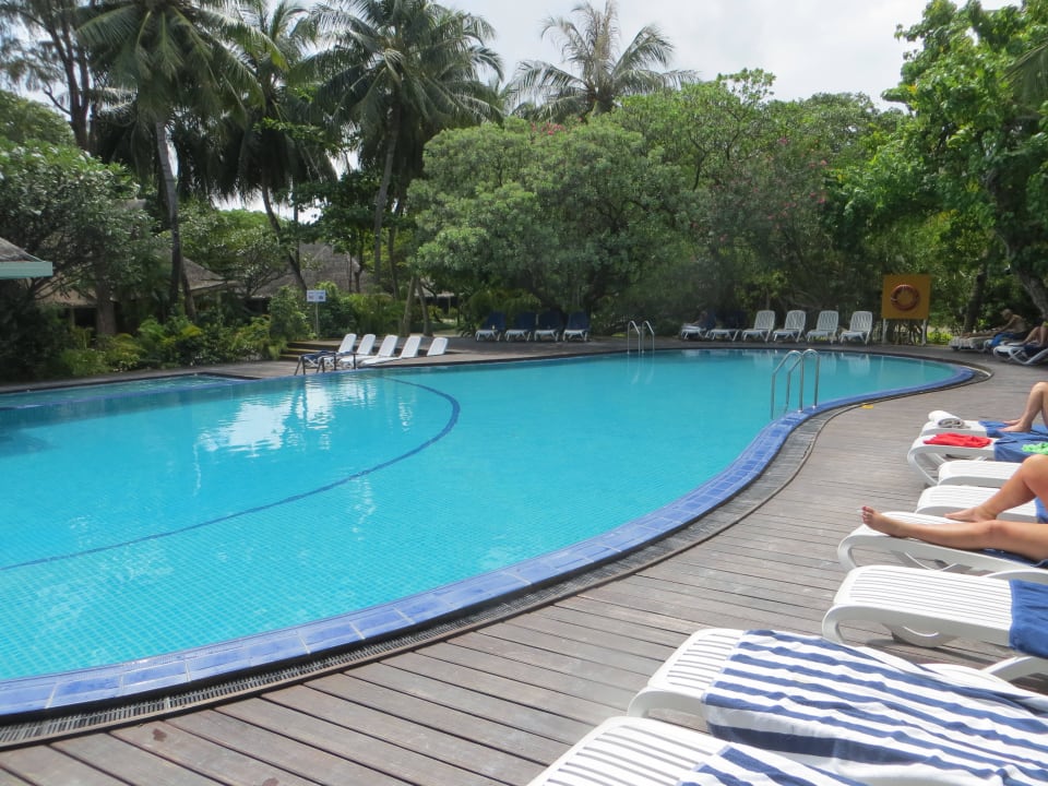 Kleiner Pool aber auch schön und sauber Adaaran Select Hudhuran Fushi - Premium All Inclusive