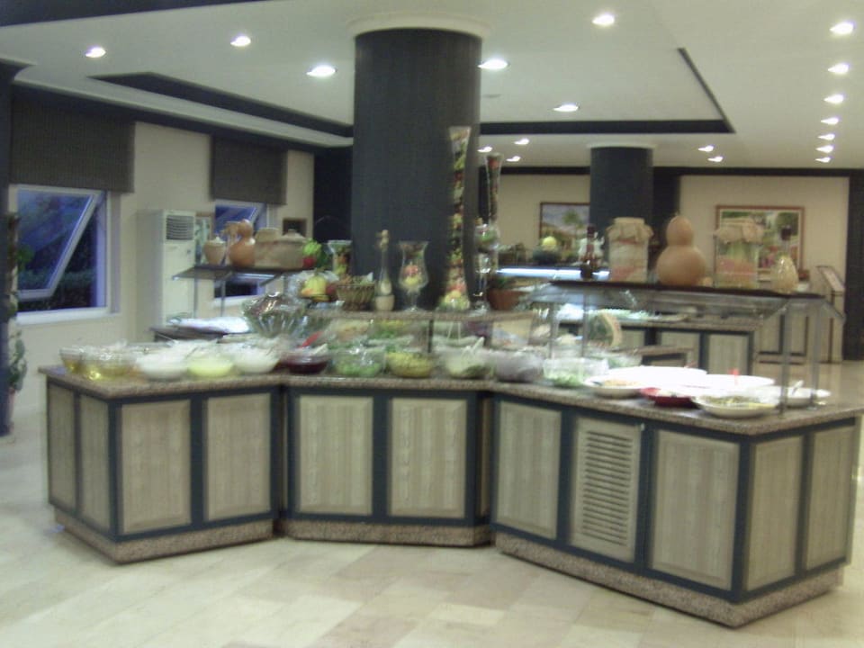 Teil des Buffets Hotel Royal Garden Beach