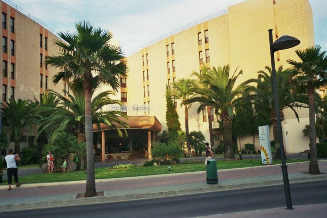 Hoteleingang allsun Hotel Sumba