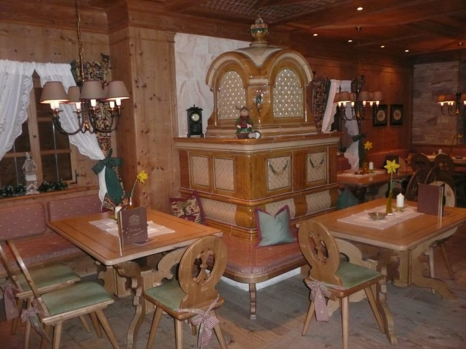 Kachelofen im Barbereich Das Karwendel - Ihr Wellness Zuhause am Achensee