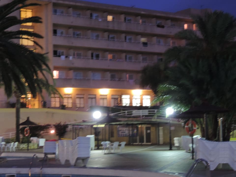 Pool am Abend Hotel Club Cala Romani