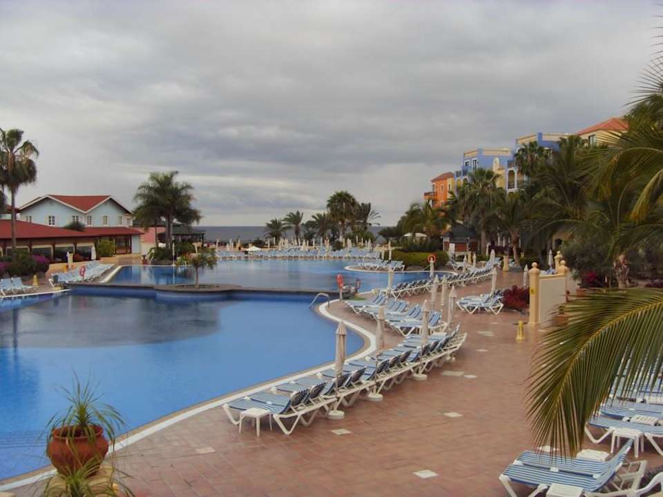 Einer der drei vorhandenen Pools Bahia Principe Sunlight Costa Adeje