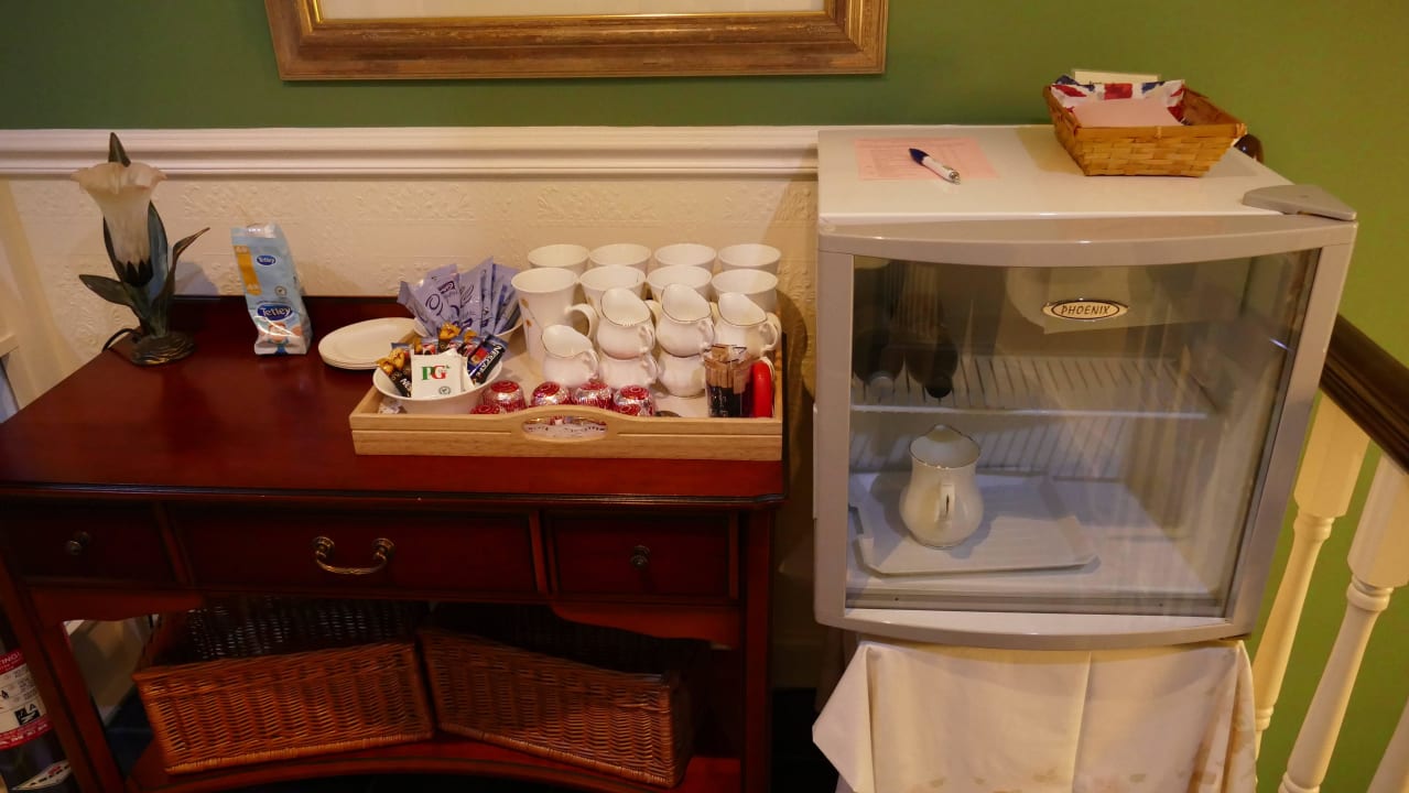 Flur mit Kühlschrank Hotel The Lodge - Daviot Mains