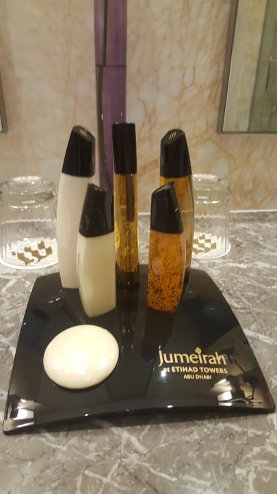 Shampoo im Etihadtower-Stil Conrad Abu Dhabi Etihad Towers