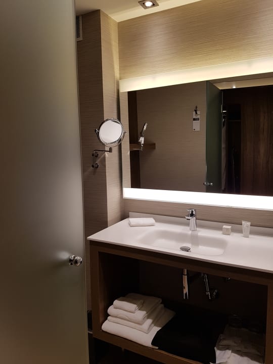 Zimmer AC Hotel Carlton Madrid by Marriott