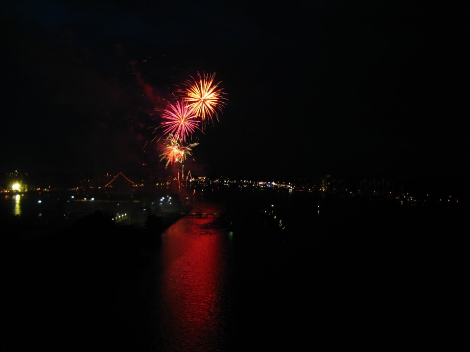 Abschlussfeuerwerk zum 40. Wochende an der Jade ATLANTIC Hotel Wilhelmshaven