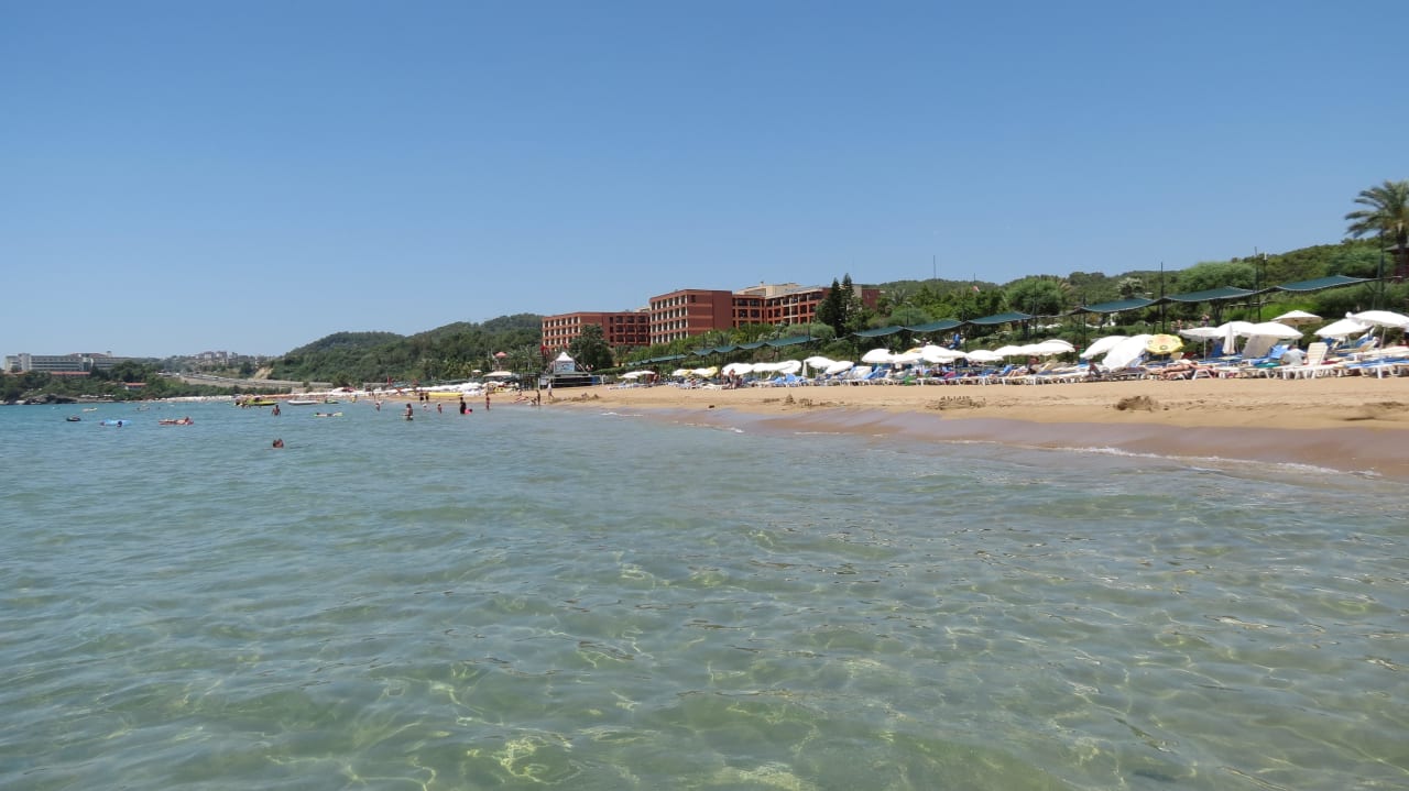 Der wunderschöne Hotelstrand AQI Pegasos Resort