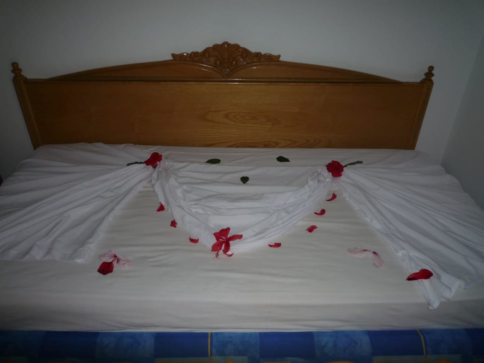 Schön dekoriertes Bett Mahdia Beach & Aquapark