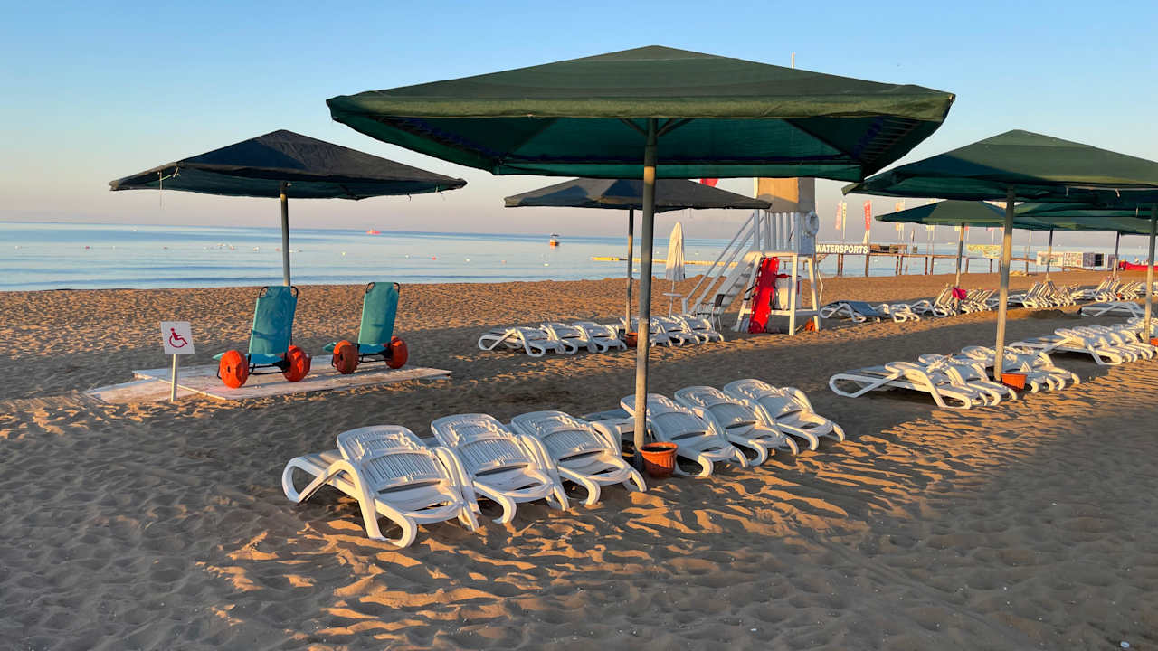 Strand Kamelya Aishen Club