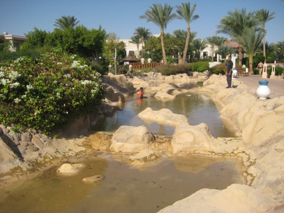 Bachlauf im Garten Parrotel Beach Resort