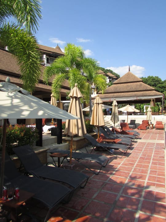 Liegen am Pool Avani Ao Nang Cliff Krabi Resort