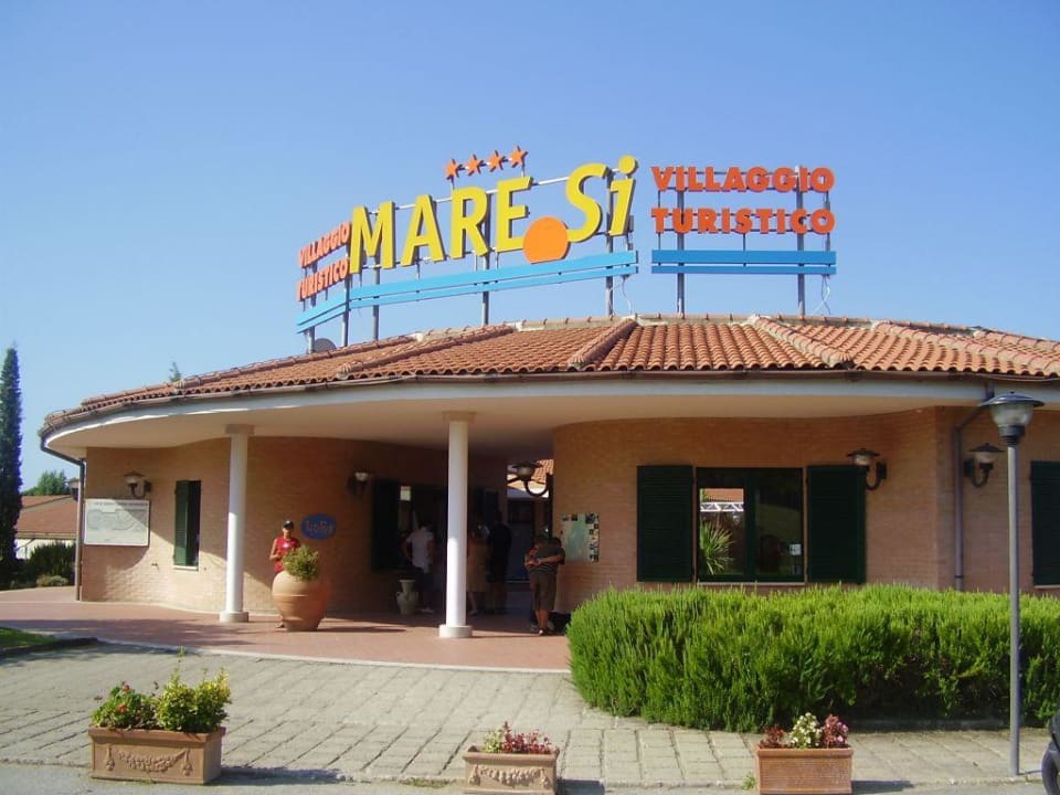 Hoteleingang Villaggio Turistico Mare Si