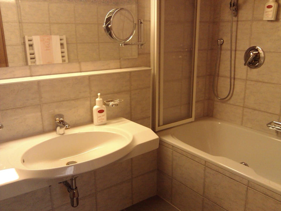 Ванная в номере 304 Hotel Neue Post