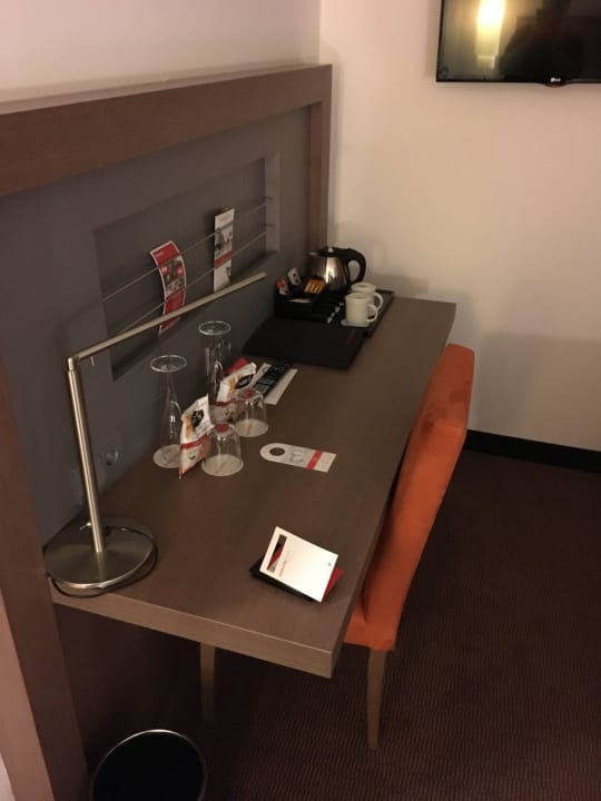 Schreibtisch IntercityHotel Berlin Hauptbahnhof