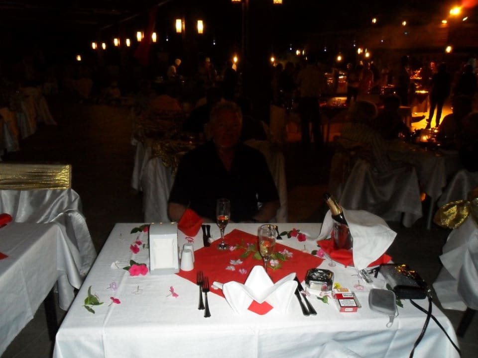 Gedeckter Tisch zum National-Feiertag Seamelia Beach Resort