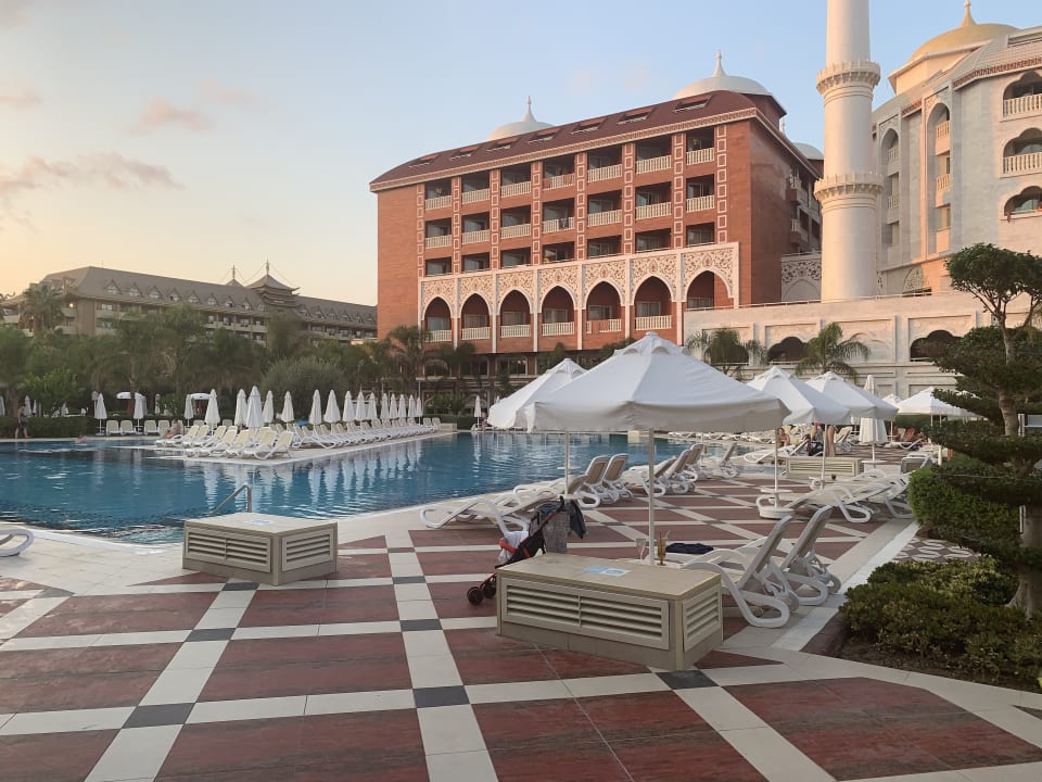 Außenansicht Royal Taj Mahal Hotel