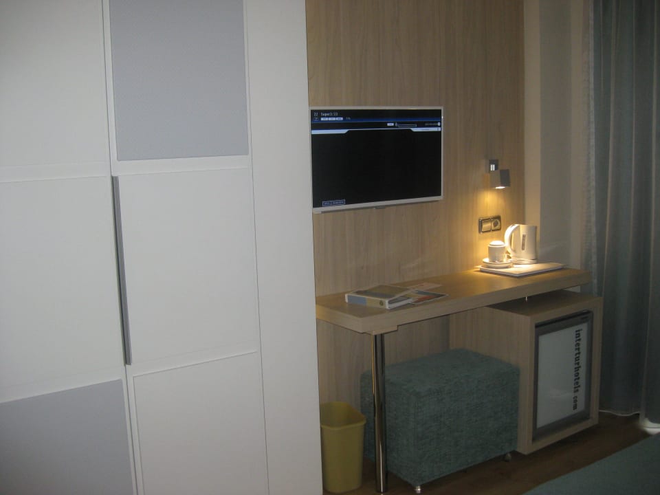 Schrank, TV, Kühlschrank NYX Hotel Ibiza - adults only