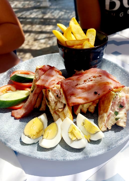 Gastro Crystal Springs Beach Hotel