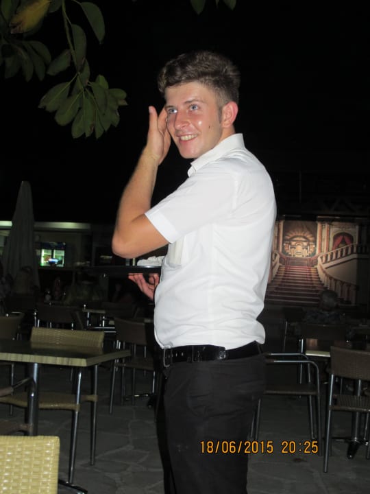 Savas unser sehr netter Kellner Hotel Sirma