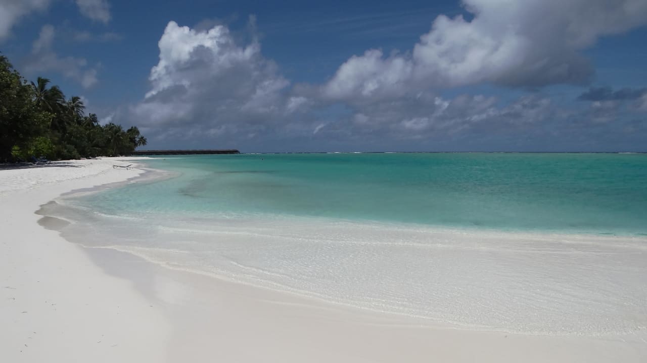 Strand am Mittag 200er Meeru Maldives Resort Island