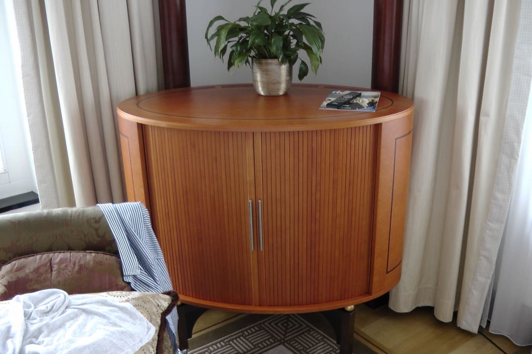 Fersehschrank Hotel Adlon Kempinski Berlin