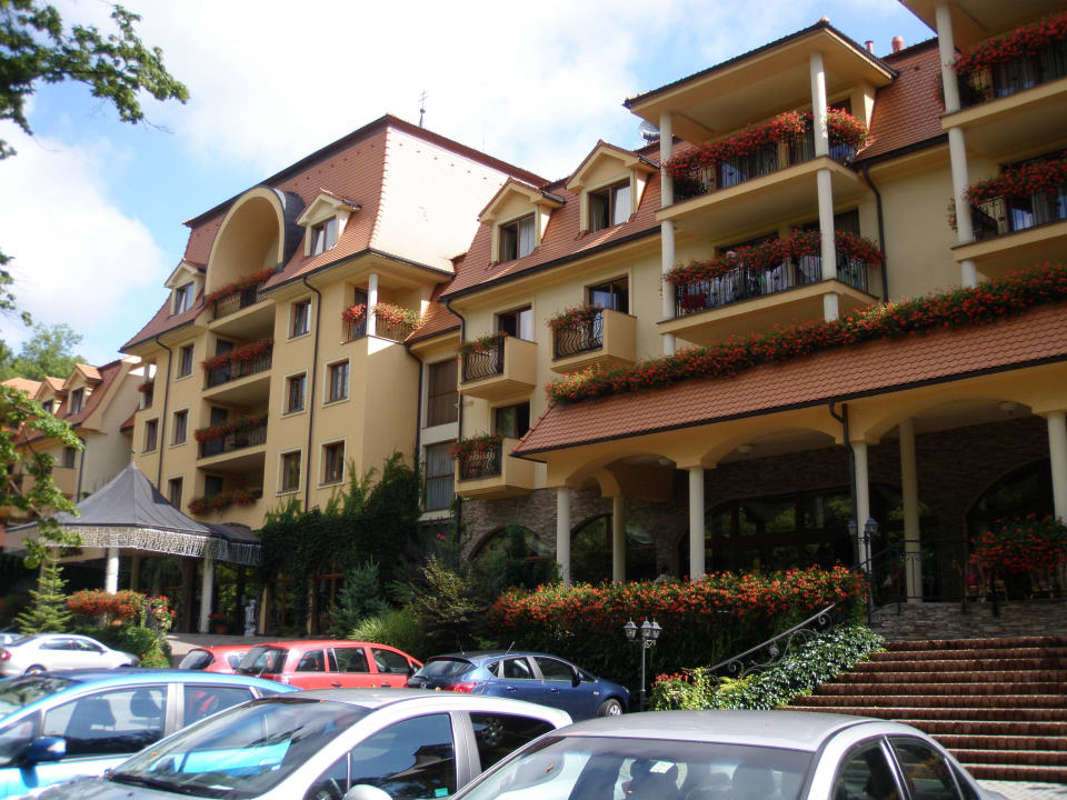 Hotel Lysec vchod a parkoviště Kurhotel Lysec