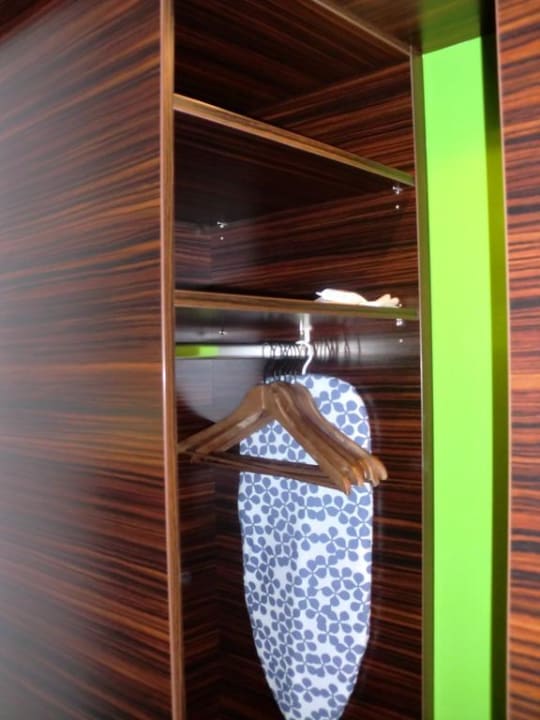 Schranknische im Doppelzimmer Deluxe Hotel Metropol by Maier Privathotels