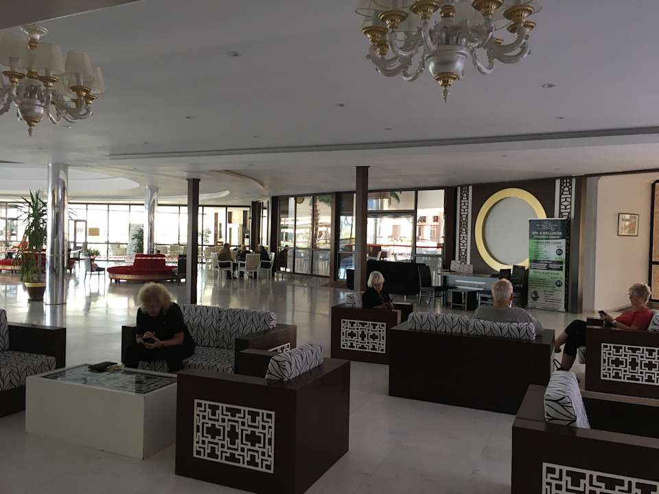 Gastro Side Royal Paradise Hotel