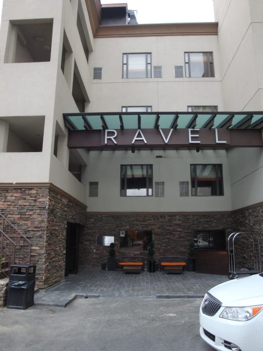 Blick zum Eingang Ravel Hotel