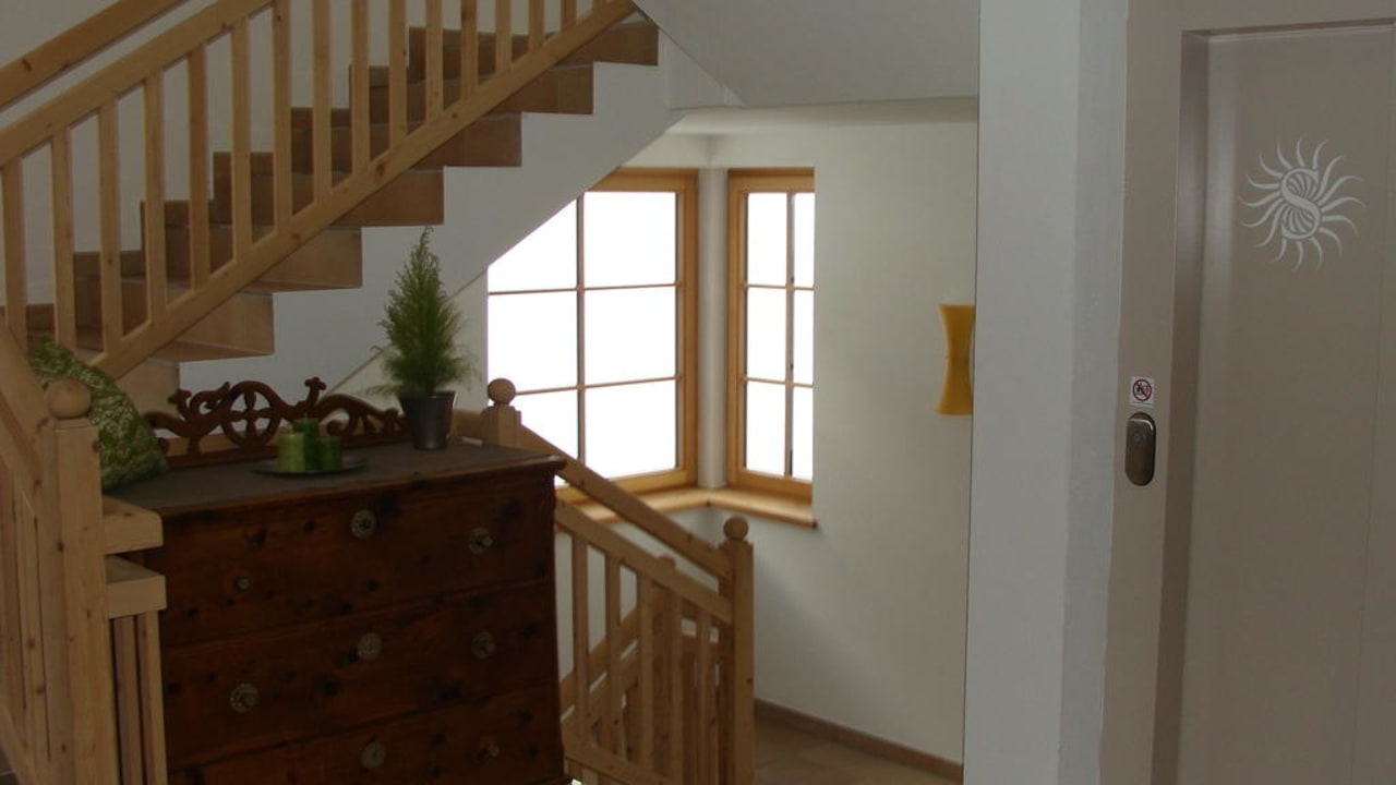 Stiegenhaus mit Aufzug Aparthotel Naturresort Senningerhof