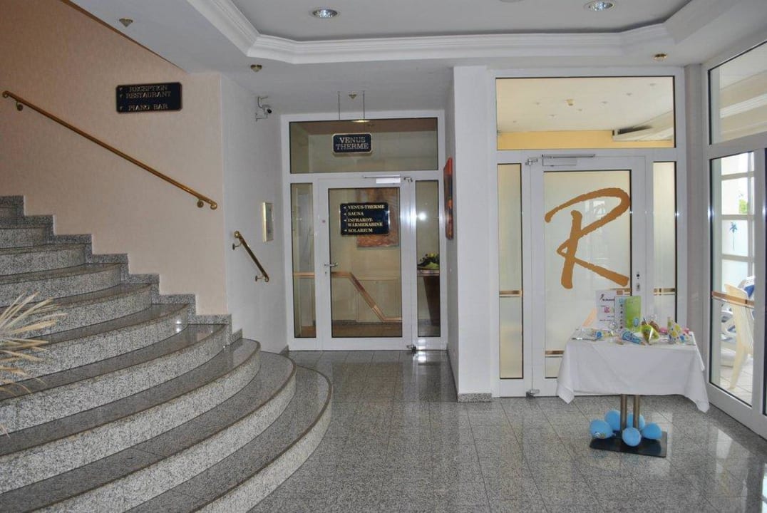 Haupteingang / Zugang Schwimmbad Hotel Residenz